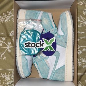 Air Jordan 1 Retro High OG GS in Turbo Green/ Sail White